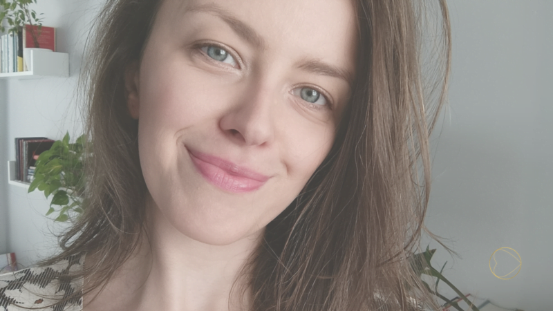 zdjęcie uśmiechniętej autorki